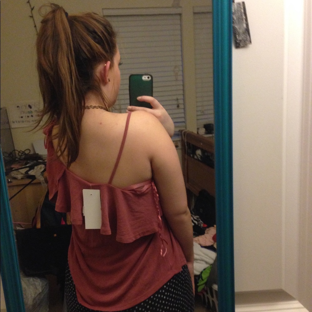 👀JUST IN 👀BMWT ⭐️SHOULDER SHIRT 👚 - Picture 5 of 7